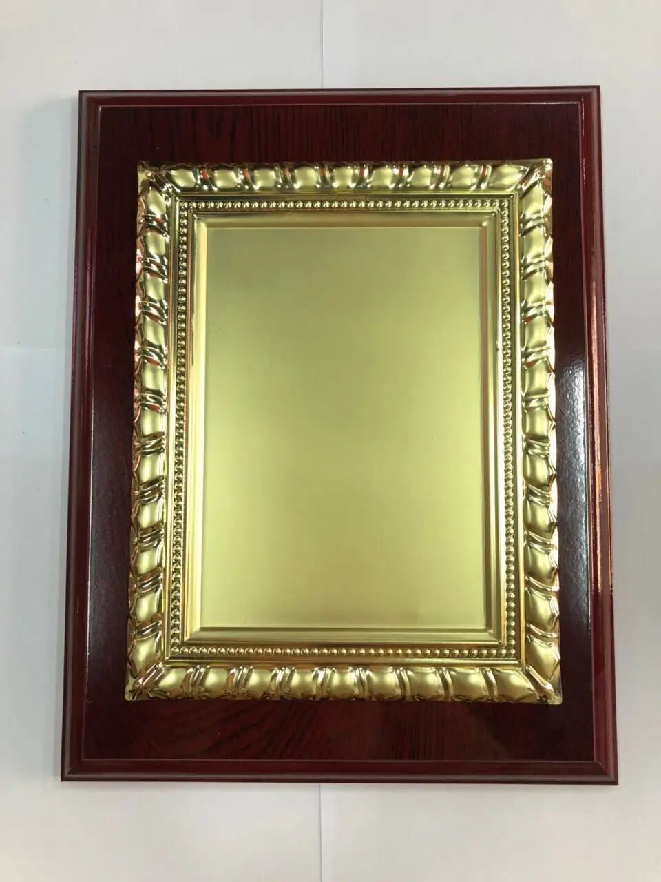 Bảng vinh danh khung đứng nâu vàng BVD02