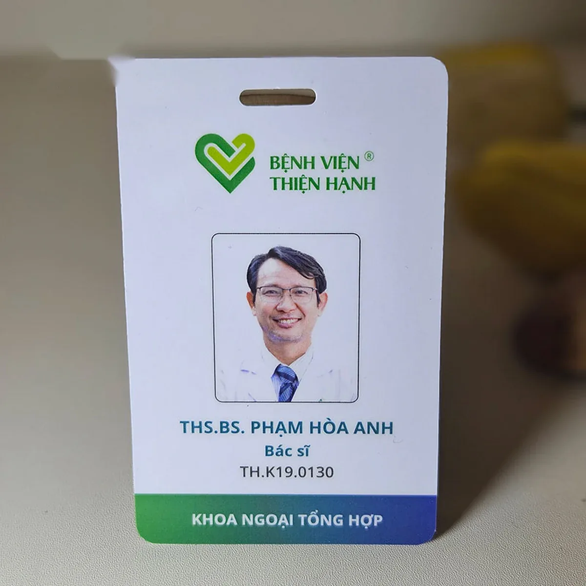 Thẻ nhân viên dạng dọc